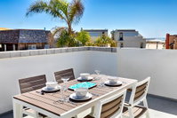 736 - Mission Beach Delight I Five-Bedroom Apartment Accommodation San Jose