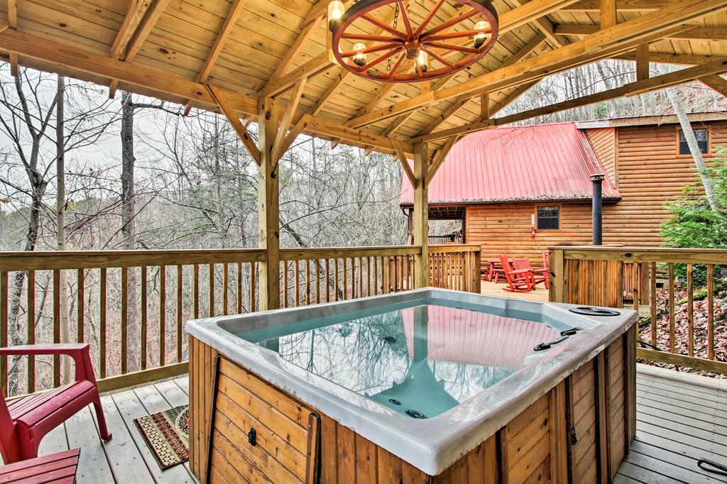'Bear Mountain Chalet' With Private Deck & Hot Tub! - thumb 1