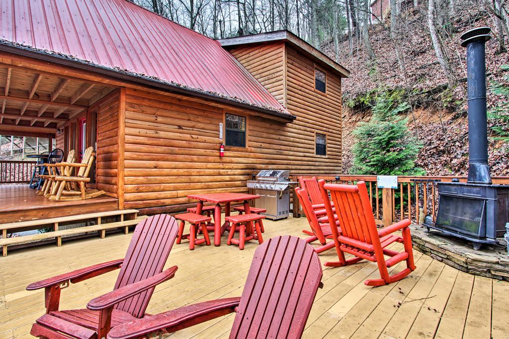 'Bear Mountain Chalet' With Private Deck & Hot Tub! - thumb 2