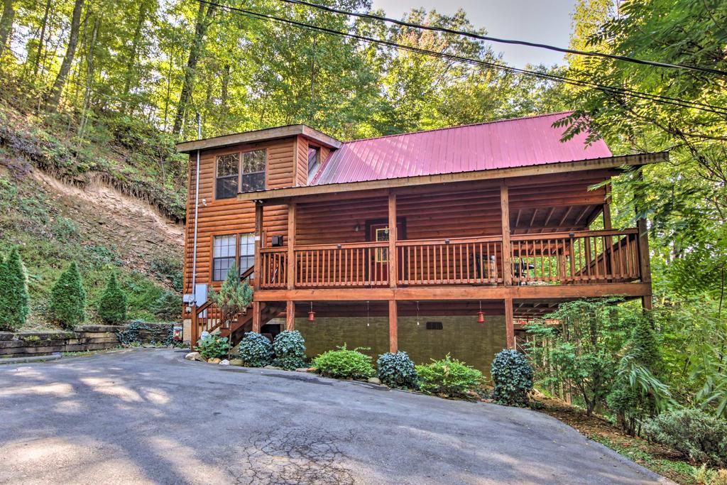 'Bear Mountain Chalet' With Private Deck & Hot Tub! - thumb 3