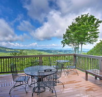 'House of Views' in Beech Mountain with Hot Tub Deck - Accommodation San Jose