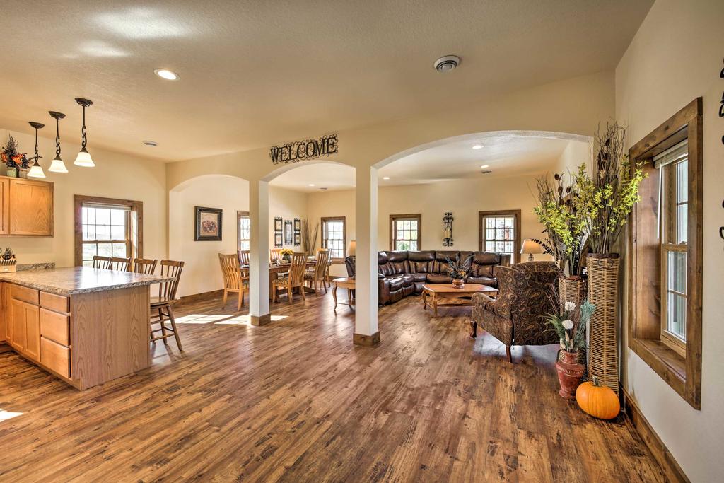 'McJuggers Loft' Walk To Lake, Park, Trails! - thumb 1