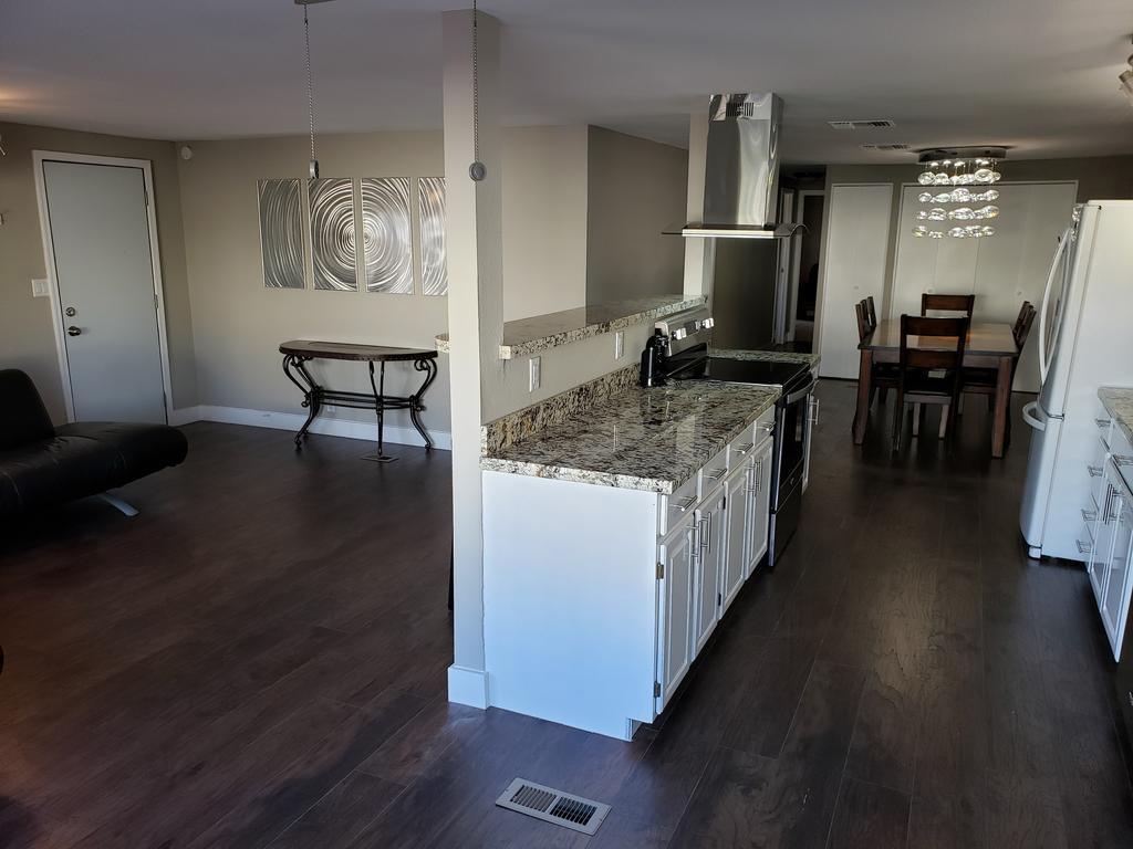 3 BEDROOM 2 BATH MODERN UPDATE!!! - thumb 3