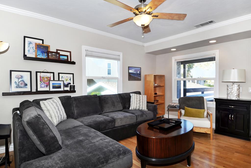 313 E Bay B 2 Bedroom Condo - thumb 2