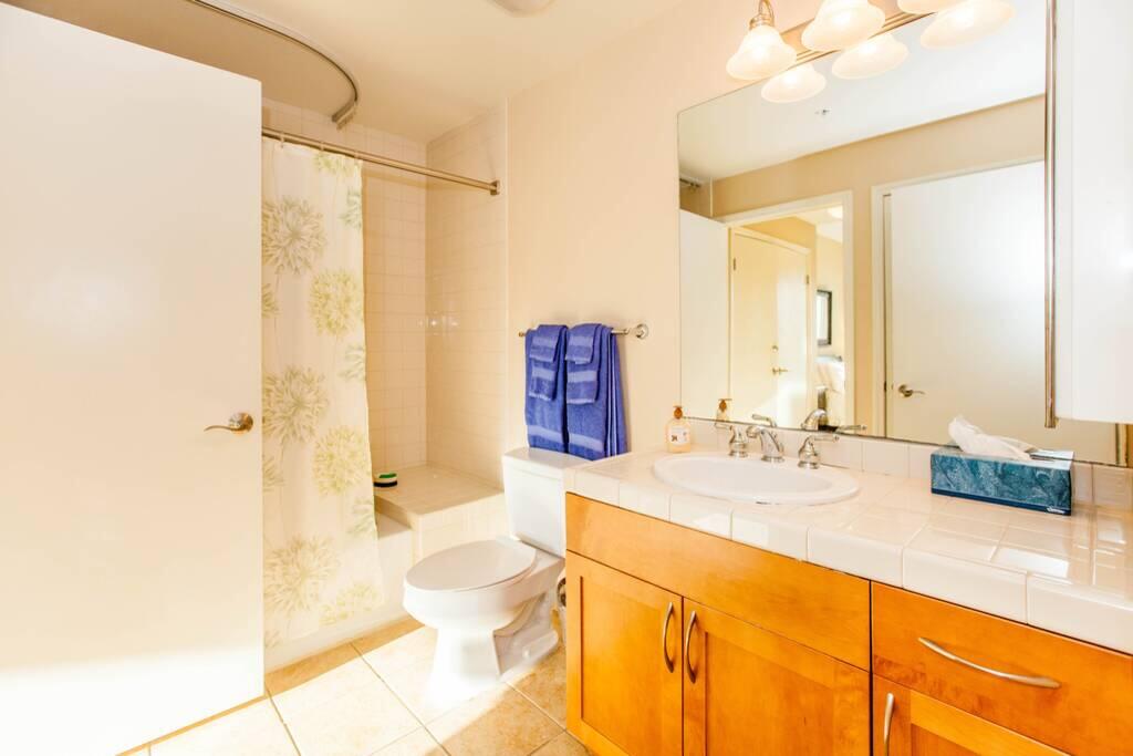 5th AVE DOWNTOWN GASLAMP EXECUTIVE LUXURY! - thumb 3