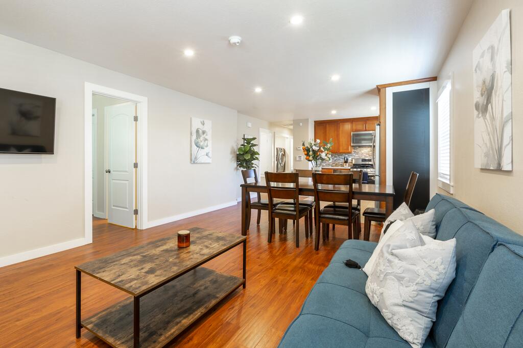 @ Marbella Lane 3BR Upper Level House In Downtown San Jose - thumb 3