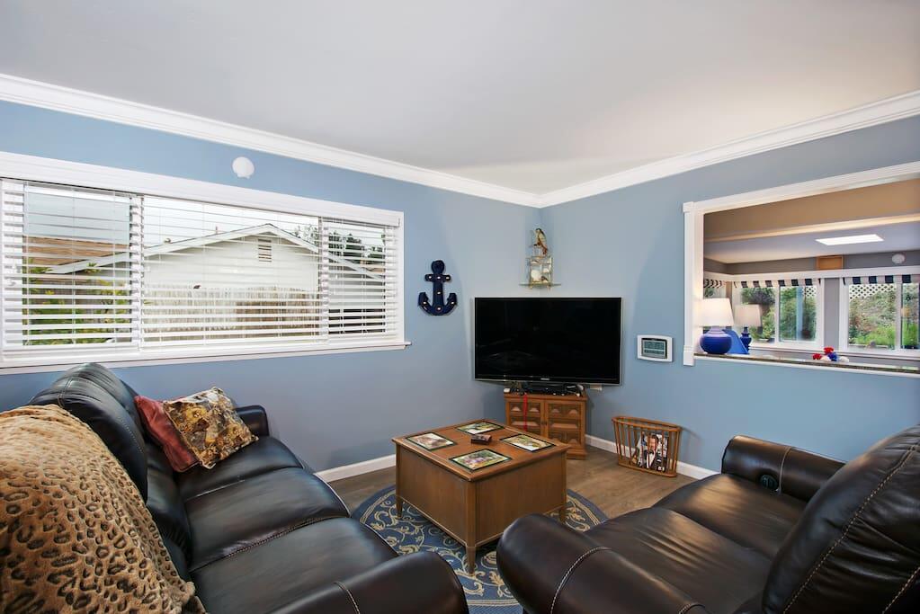 Amazing 2BR Home In The Heart Of Rancho Bernardo - thumb 2