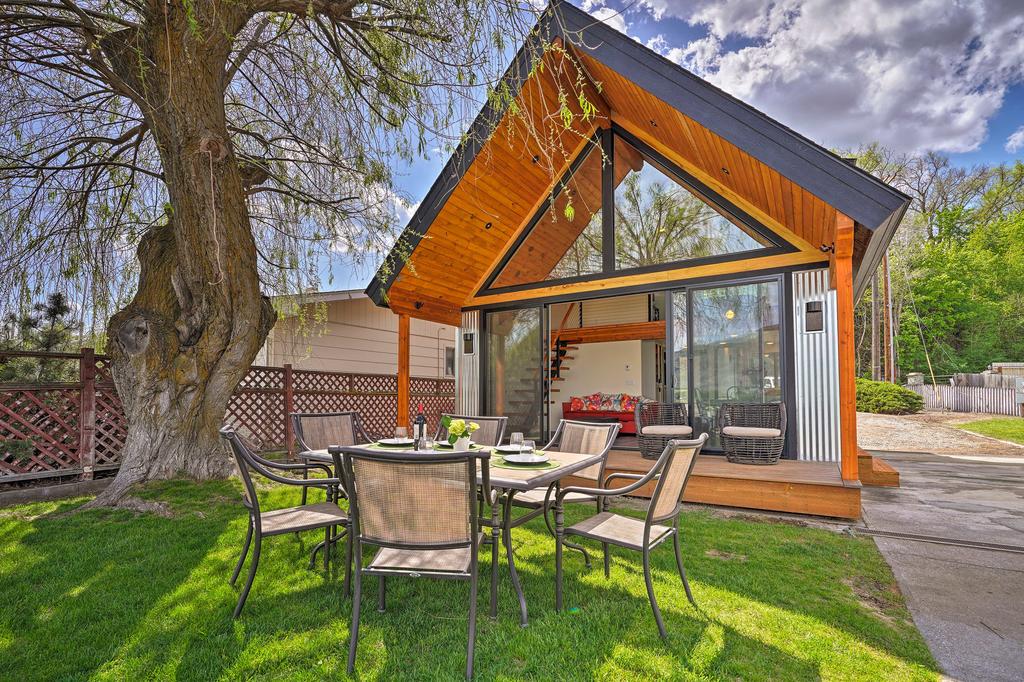 Beach Escape: Zen-inspired Lake Osoyoos Chalet! - thumb 2