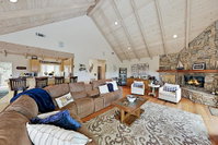 Bearfoot Lodge - Lake-View Escape w/ Private Decks home Accommodation San Jose