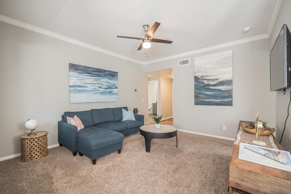Beautiful Oceanside Flat + Pool + Gym - thumb 0