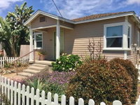 Blocks to beach Cozy cottage w/ courtyard-patio. Accommodation San Jose