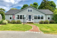 Cape Cod Escape Newly Renovated- Walk to Beach Accommodation San Jose
