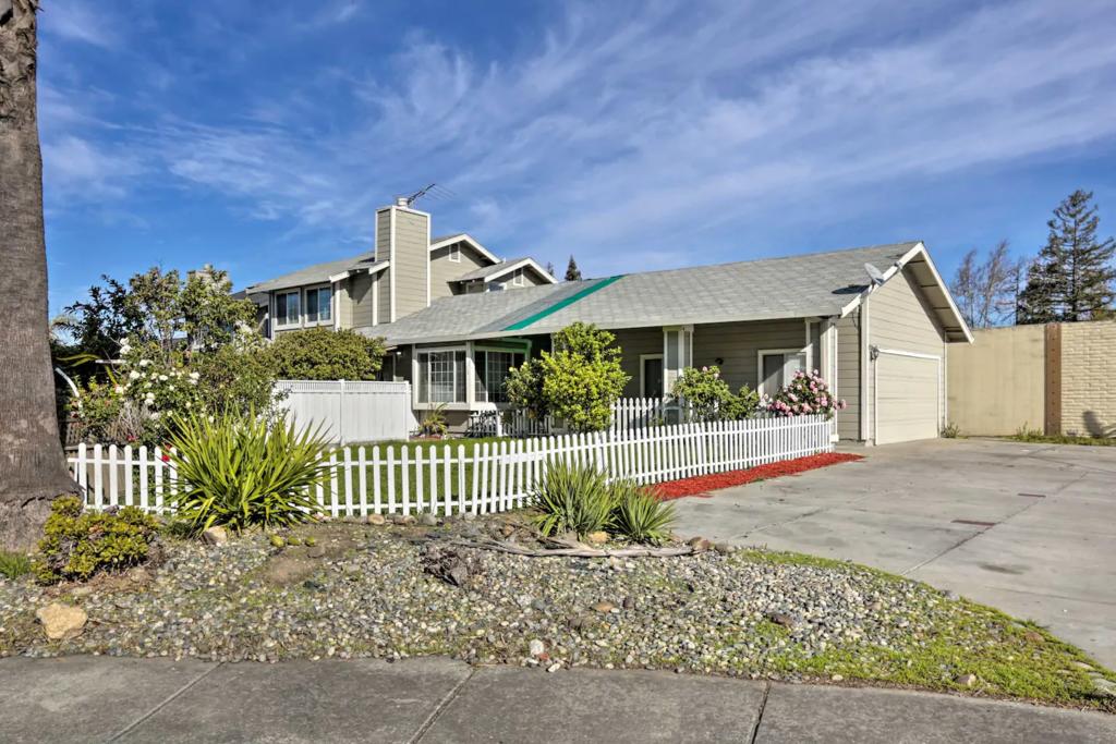 Central San Jose Home W/Yard, Pergola, & Gym - thumb 1