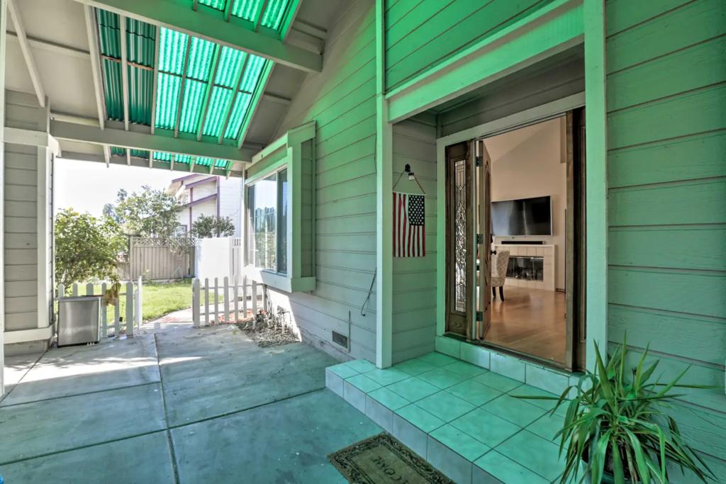 Central San Jose Home W/Yard, Pergola, & Gym - thumb 3