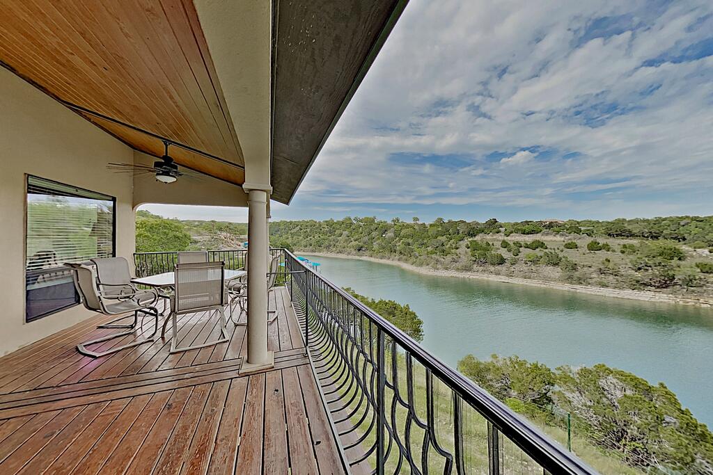 Chardonnay Haus On Lake Travis - thumb 0
