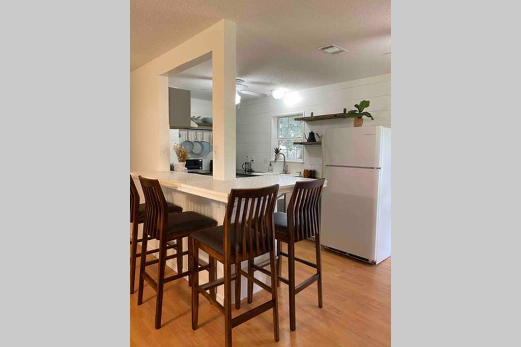 Charming House 3 Blocks From Beach - thumb 2