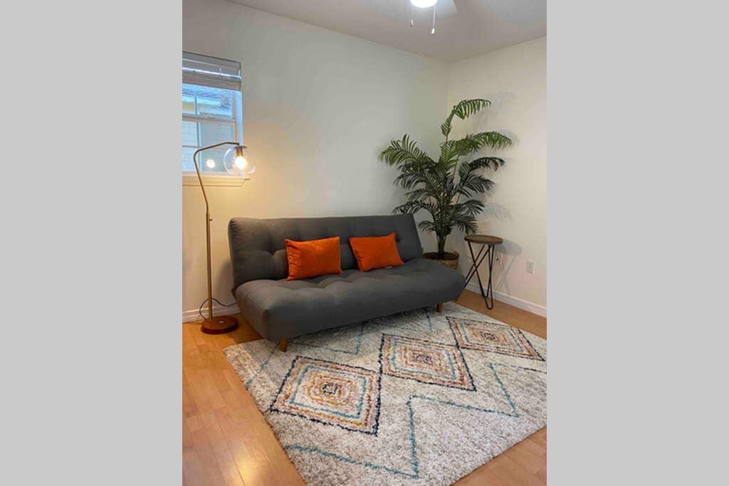 Charming House 3 Blocks From Beach - thumb 3