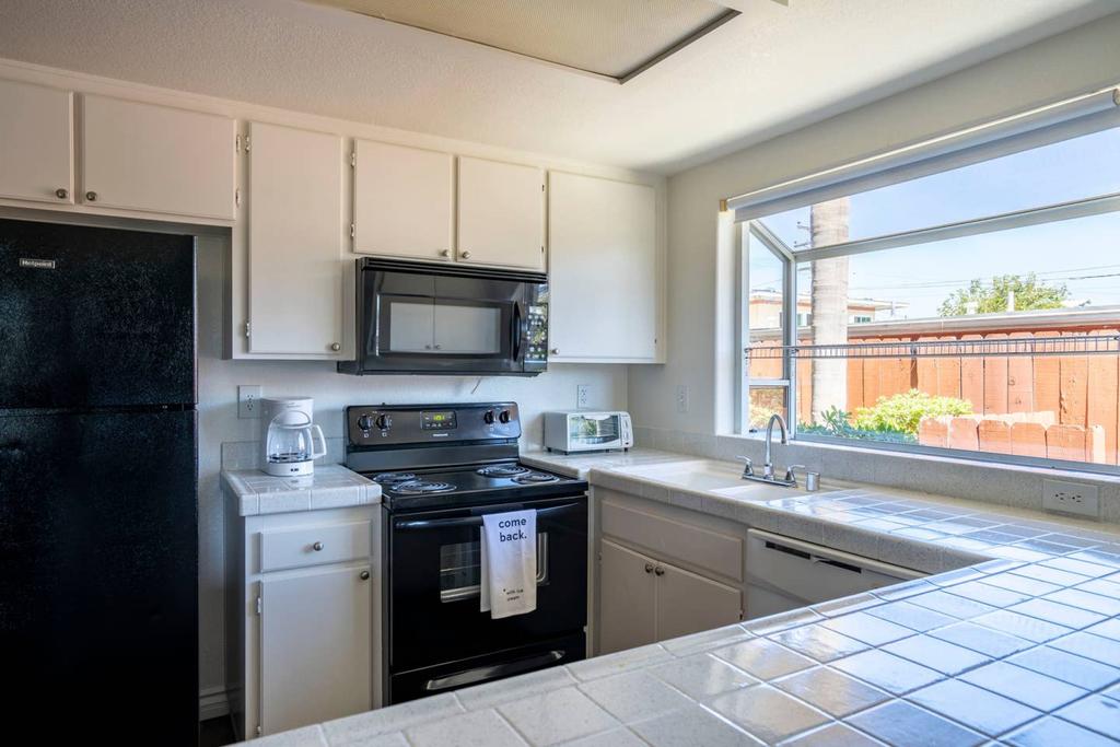 Chic 3BR Townhome In Pacific Beach By WanderJaunt - thumb 2