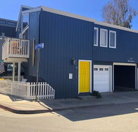Colorful Capitola Village Cottage - Accommodation San Jose