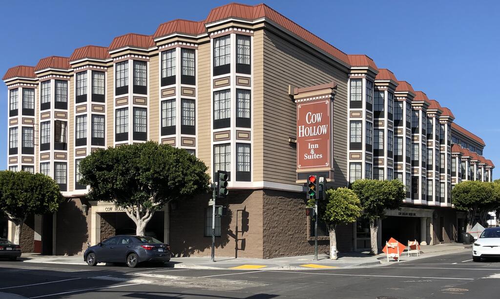 Cow Hollow Inn And Suites - thumb 1
