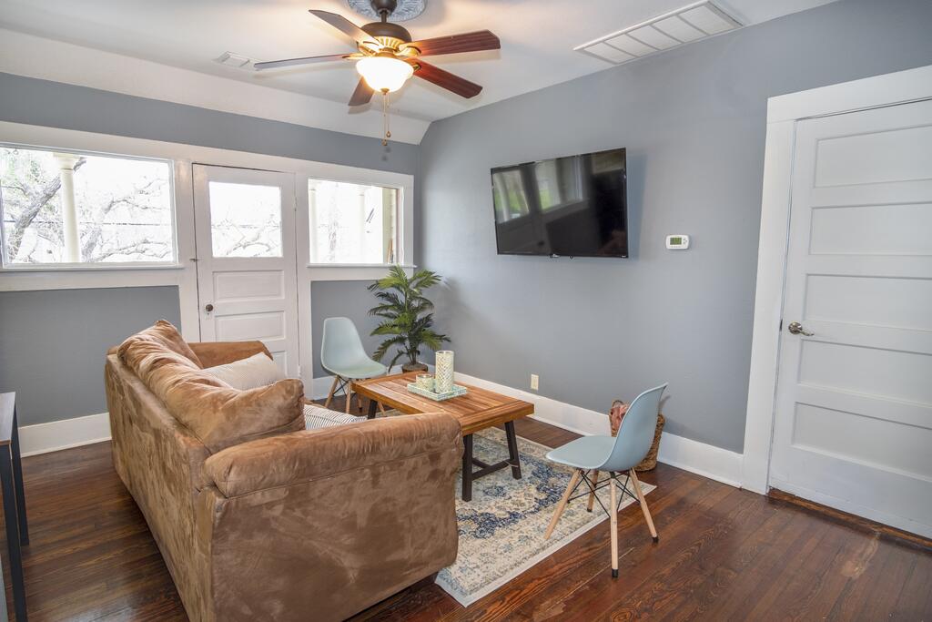Cozy Downtown 2BA/1BA Historic House - Casa Verde - thumb 2