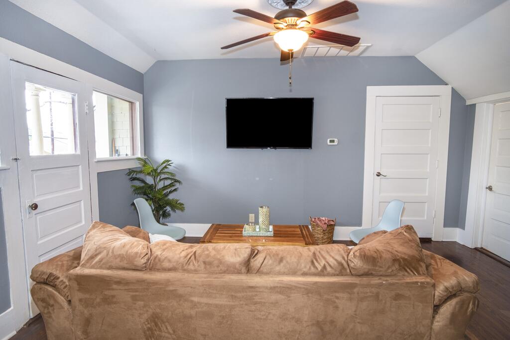 Cozy Downtown 2BA/1BA Historic House - Casa Verde - thumb 3