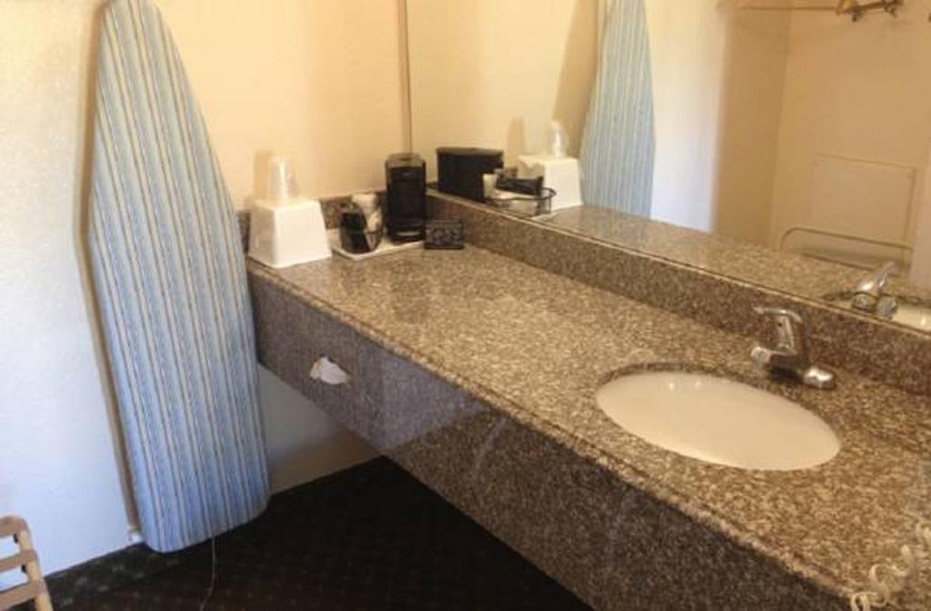 Days Inn By Wyndham San Marcos - thumb 1