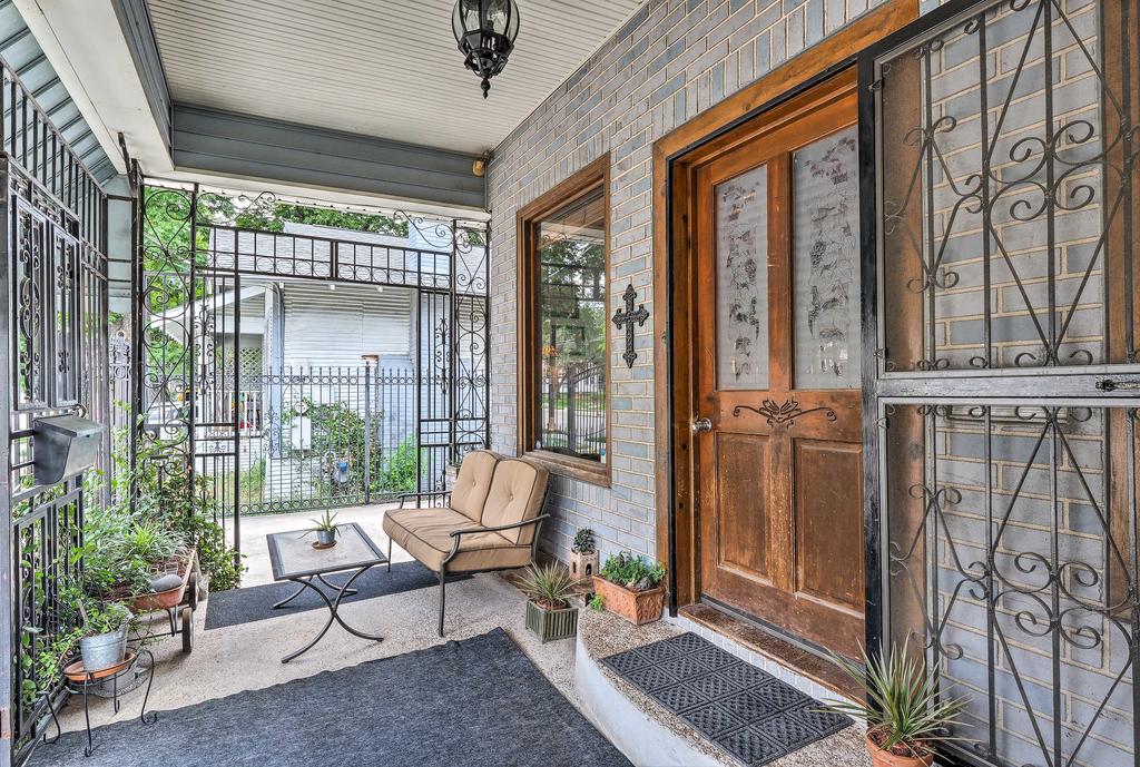 Eclectic Villa With Hot Tub Less Than 2 Mi To The River Walk - thumb 3