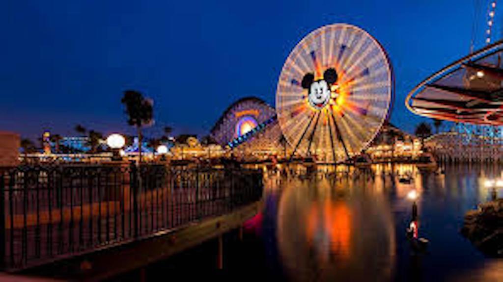 Gorgeous 2 Bedroom Suite Near Disneyland - thumb 3