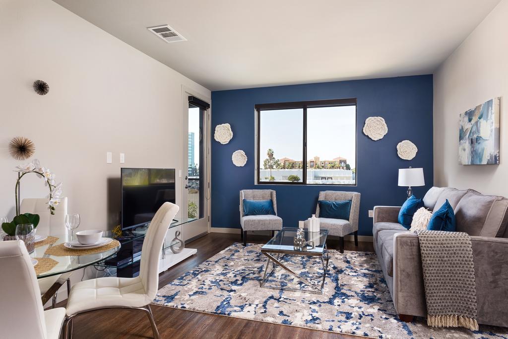 Gorgeous 2 Bedroom Suite Near Disneyland - thumb 0