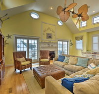 Grand Avalon Beach House - 2 Blocks to Water - Accommodation San Jose