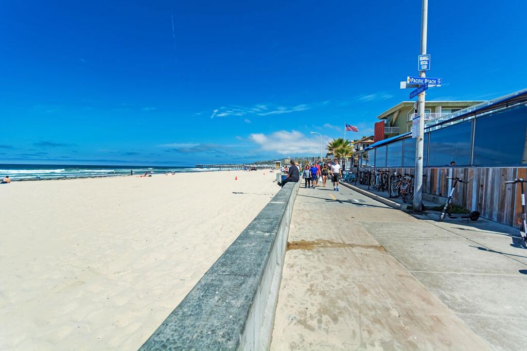 Great For Families! - Walk To Shops, Beach, Bay, And Restaurants Condo - thumb 3