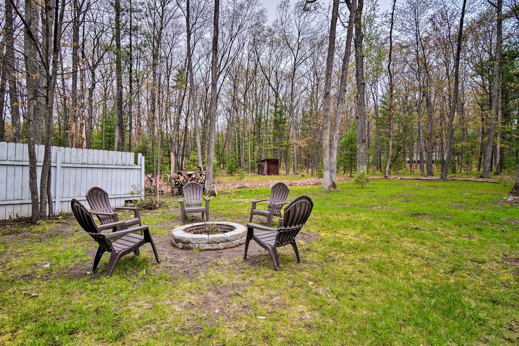 Higgins Lake Area Cabin With Fire Pit & Yard! - thumb 2
