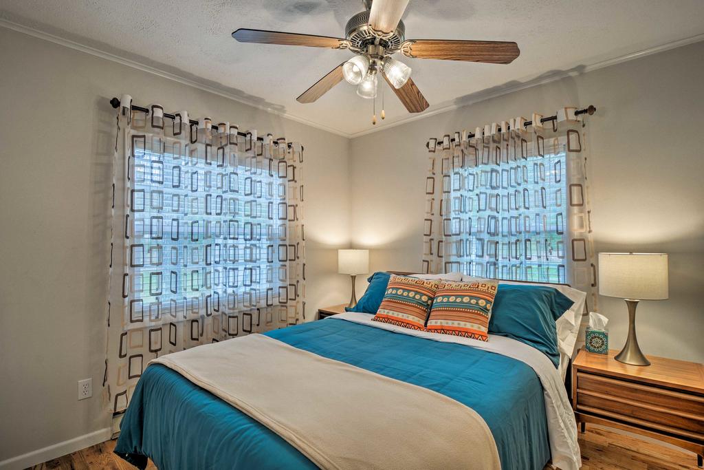 Higgins Lake Area Cabin With Fire Pit & Yard! - thumb 0