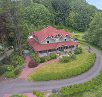 Historic Auburn House on 37 Acres with Private Lake - Accommodation San Jose