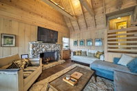 Home in Lake Arrowhead with Balcony  Lake Views Accommodation San Jose