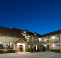 Howard Johnson by Wyndham San Marcos - Accommodation San Jose