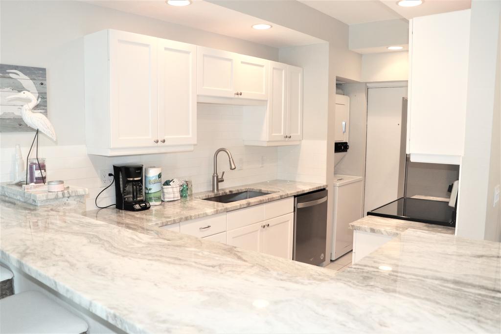 Jamaica Royale T23 Great Location! - thumb 0