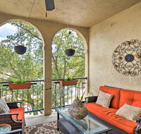 Lakefront Lago Vista Condo with Resort Amenities - Accommodation San Jose