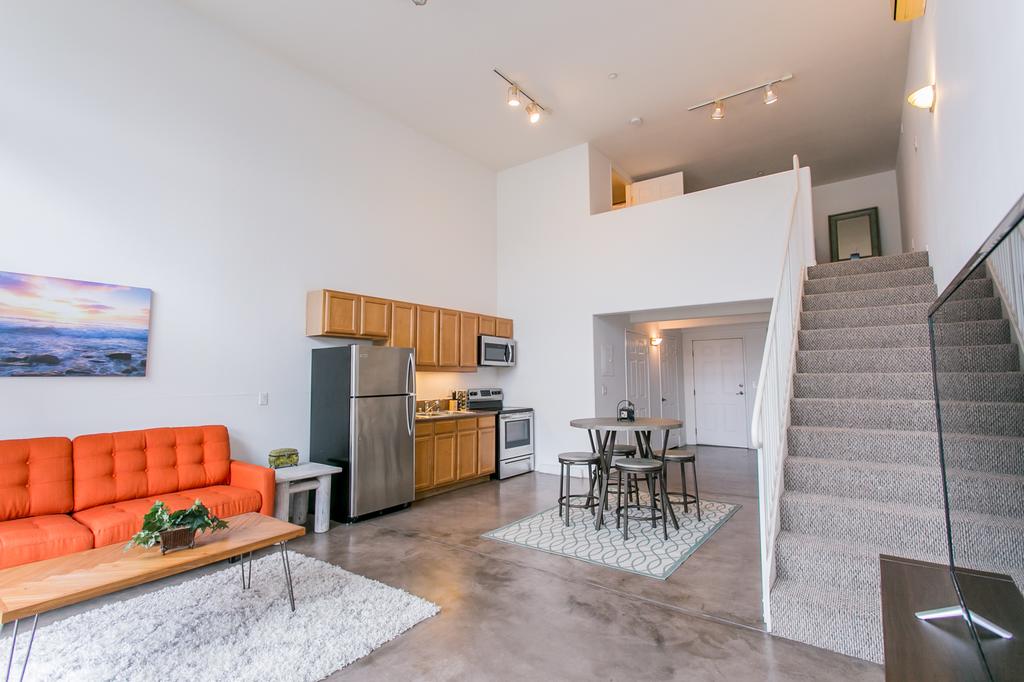 Little Italy Modern Lofts - thumb 3