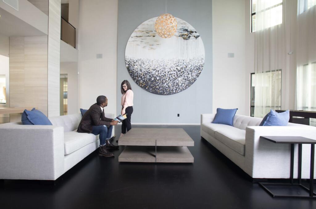 Luxurious Furnished Apartment By The Woodlands Waterway - thumb 2