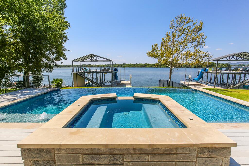 Luxury Lake LBJ House With Heated Swimming Pool And Spill Over Hot Tub And 2 Boat Slips - thumb 1