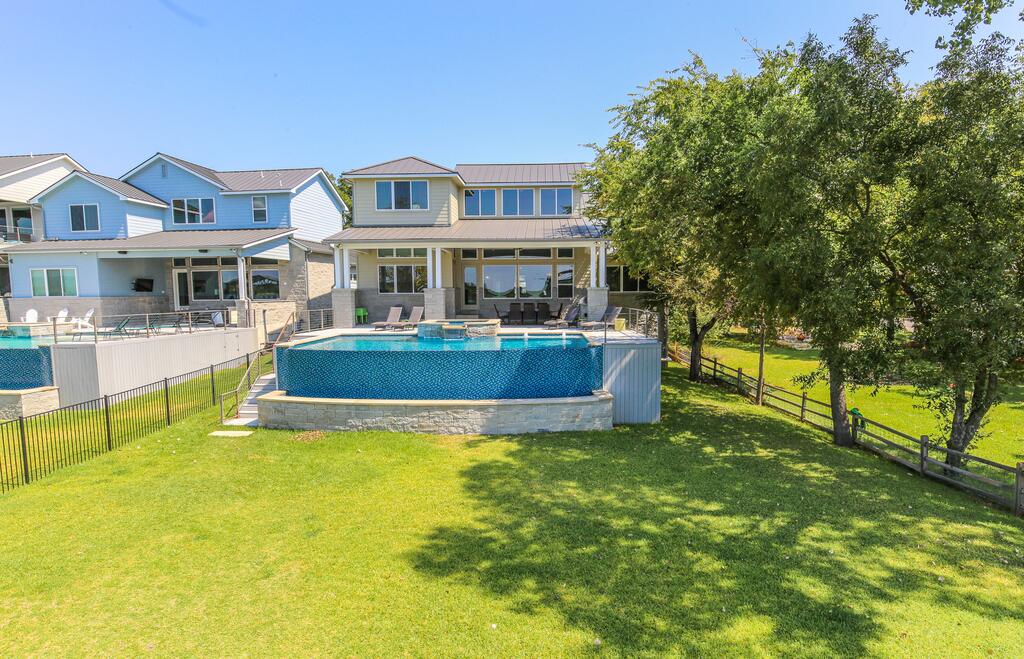 Luxury Lake LBJ House With Heated Swimming Pool And Spill Over Hot Tub And 2 Boat Slips - thumb 3
