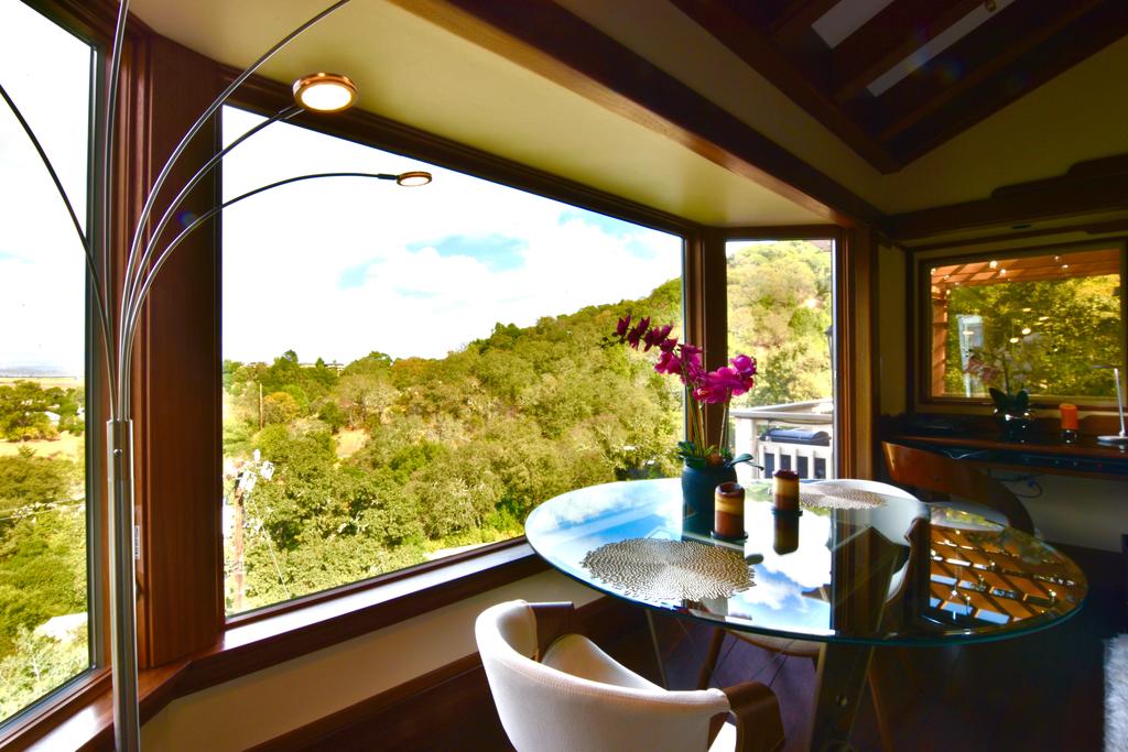 Luxury, Serenity & Views On 1 Acre - thumb 3