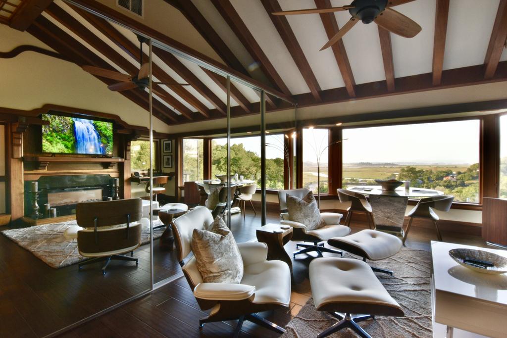 Luxury, Serenity & Views On 1 Acre - thumb 1