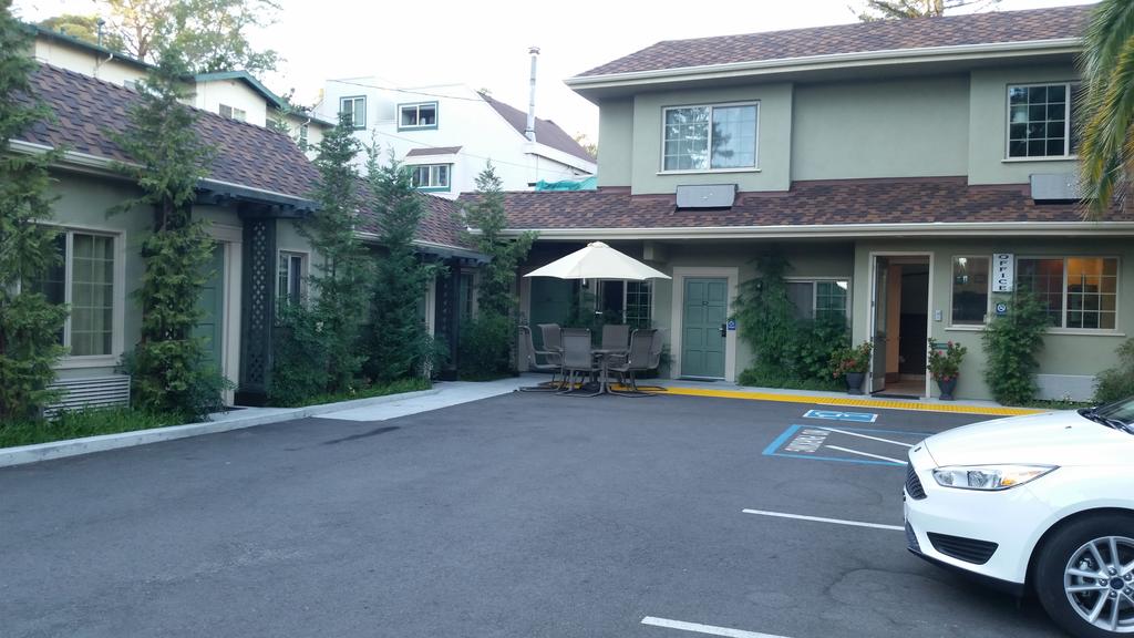 Marin Lodge - thumb 2