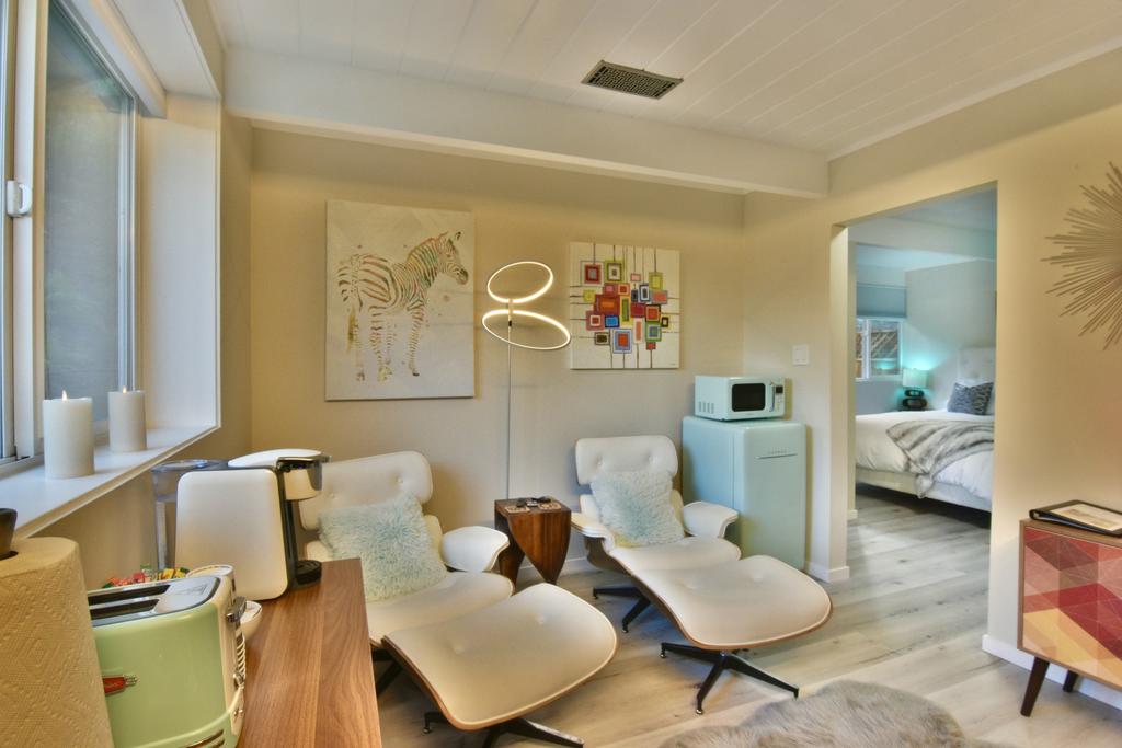 Mid Century Modern Eichler. Private Garden & Views - thumb 1