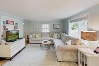 New Listing Charming Getaway w/ Spacious Yard home Accommodation San Jose