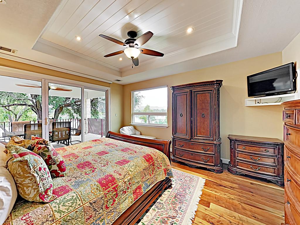 New Listing! Lakefront Beauty W/ Boat Launch Home - thumb 1