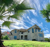 New Listing Luxurious Estate W/ Lakeside Views Home - Accommodation San Jose